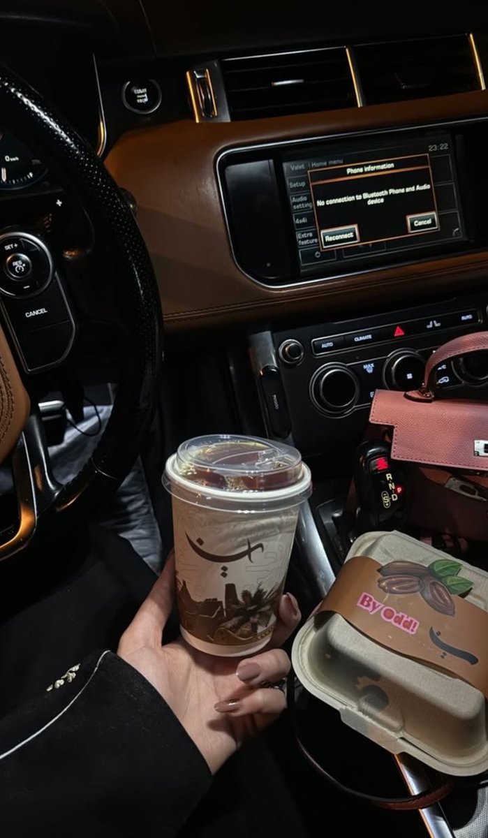 جفّ الكلام اللي تمنيت أقوله 
ما باقي إلا الصمت والصمت يكفي .