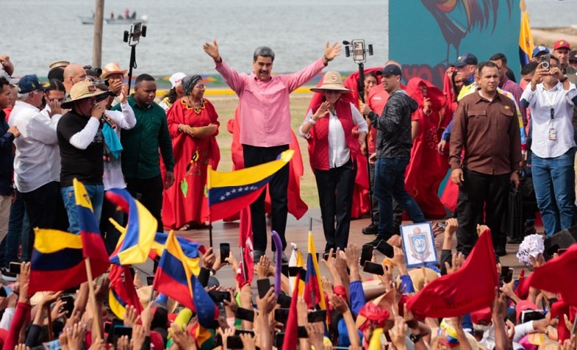 Rechazamos medidas tomadas por el gobierno EEUU contra #Venezuela, que atacan legítimos ingresos que recibe ese país.

Toda nuestra solidaridad con la Revolución Bolivariana y Chavista, el Presidente Nicolás Maduro y el pueblo venezolano, frente a esta nueva arremetida imperial.