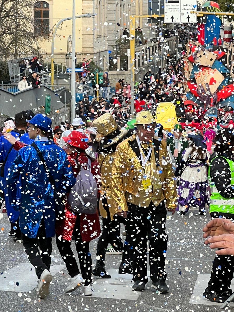 TgrRaiSardegna's tweet image. Via al carnevale di #Tempio, la sfilata per le strade del centro 
#Sardegna #IoSeguoTgr 
rainews.it/tgr/sardegna/a….
