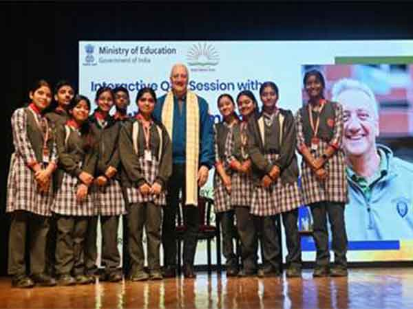 ani_digital's tweet photo. NASA veteran Mike Massimino interacts with PM SHRI Kendriya Vidyalaya students
Read @ANI Story | https://t.co/Wgyqpe3vBu
#NASAveteran #MikeMassimino #PMSHRIKendriyaVidyalaya https://t.co/RWw2V5osN9
