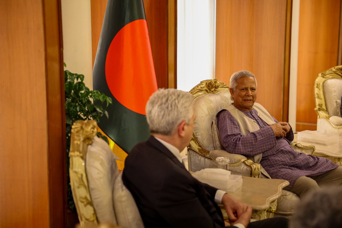 Chief Adviser Prof. Muhammad Yunus urges global efforts to make the upcoming Rohingya conference a success, aiming to revive global attention &amp; support for the long-persecuted minority. He made the call during a meeting with UNHCR chief <a href="/FilippoGrandi/">Filippo Grandi</a> in Dhaka. #RohingyaCrisis