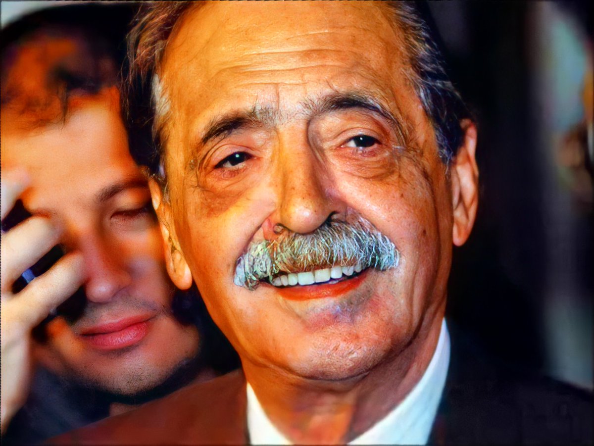 Desde la Fundación Strassera recordamos al Fiscal Julio César Strassera a 10 años de su fallecimiento, quien lideró la histórica acusación en el Juicio a las Juntas.
La democracia se ha consolidado en nuestro país, sostenida en un pilar de su categórico alegato: NUNCA MAS.