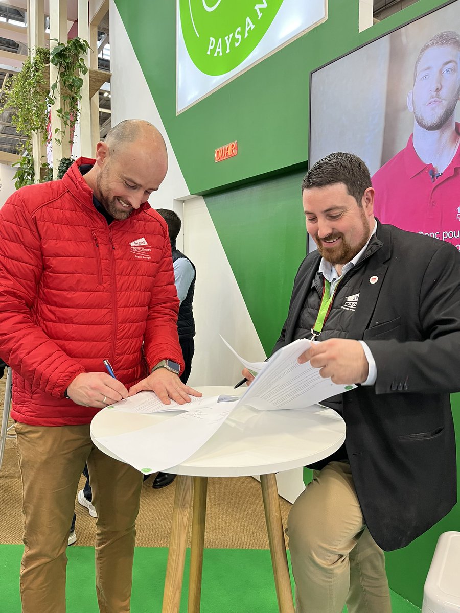 DemainJeSeraiPaysan (@demainpaysan) on Twitter photo Signature ce matin de la convention pour notre magazine P’tit Agri avec les <a href="/JABretagne/">JA Bretagne</a> ! 😁 Signature ce matin de la convention pour notre magazine P’tit Agri avec les <a href="/JABretagne/">JA Bretagne</a> ! 😁