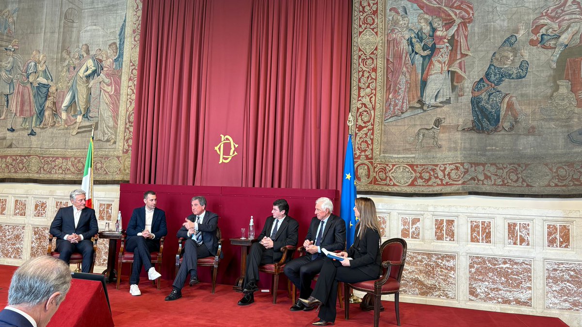 🚴‍♀️ Ciclismo, Valori e Territori

🏆 Presentata la II edizione della #CoppaItaliaRegioni2025! 👉31 gare, 11 Regioni, un'unica passione per il ciclismo e i territori.

🗣️ È intervenuto <a href="/VitoBardi/">Vito Bardi 🇮🇹</a>, Coordinatore della Commissione Sport #ConferenzaRegioni.

🎥 youtu.be/hTYk3wYI_R4