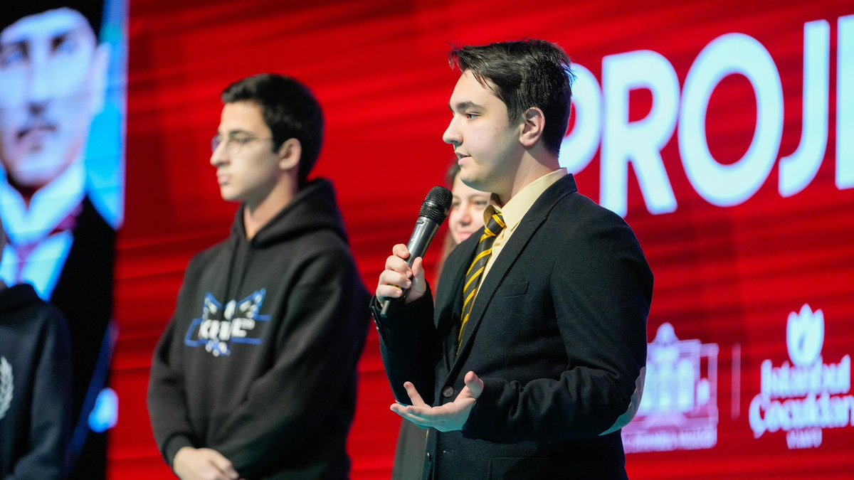 İstanbul Çocukları Vakfı Proje Tanıtım Toplantısı’nda sahne, Türkiye Yüzyılı Çocukları’nın…💐

İstanbul Çocukları Vakfı, Türkiye Yüzyılı Çocukları projesi ile Liseye Giriş Sınavı’nda 500 tam puan alarak birinci olan ve Anadolu’nun her yerinden İstanbul’daki liseleri tercih eden