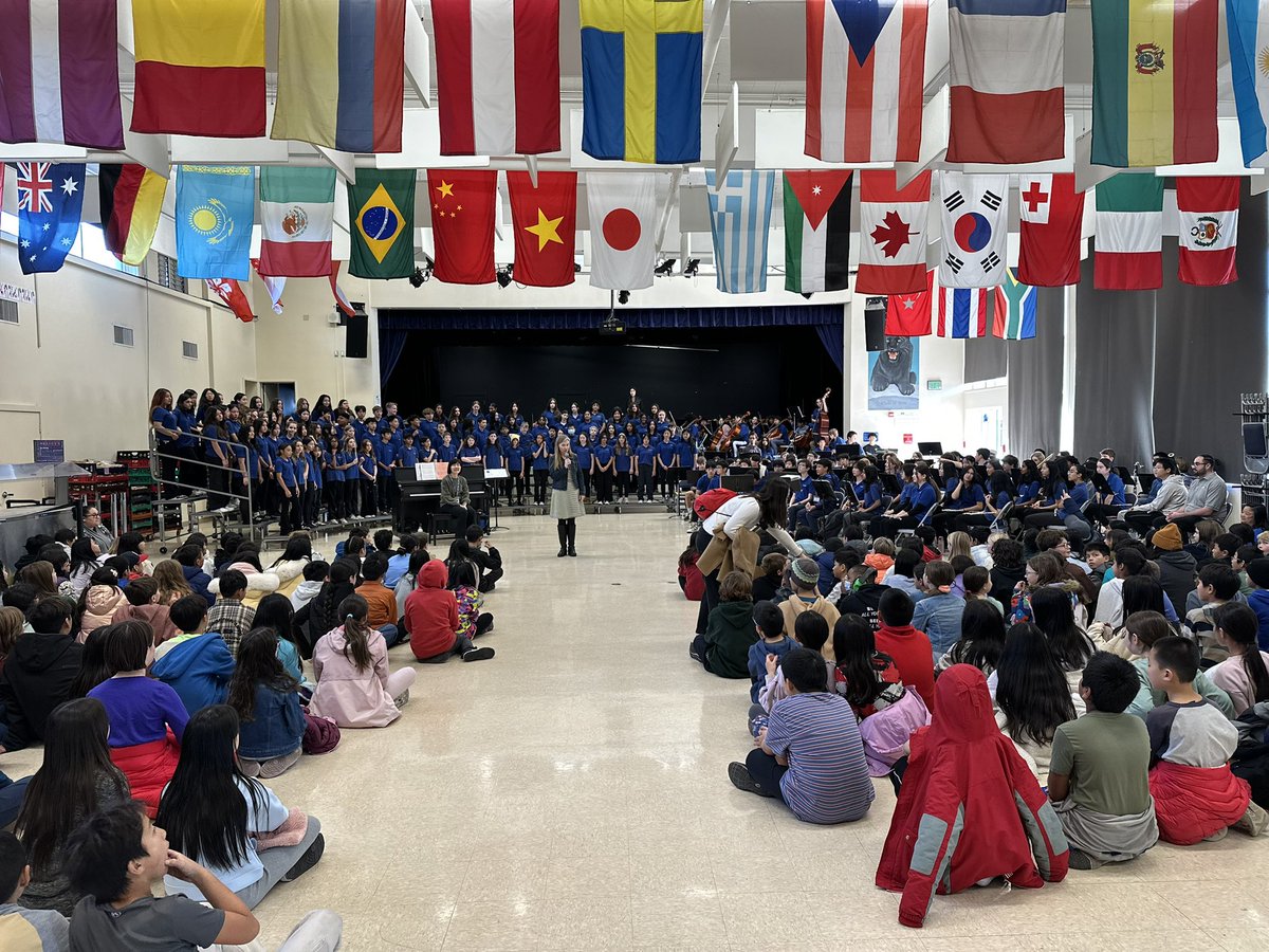 PaloAltoUnified's tweet photo. Our 5th graders are getting a sneak peek into middle school music! 🎻🥁
Through #PAUSD VAPA field trips, they experience live performances from 6th-8th graders, building excitement for 6th-grade music! 🎺🎼 #PAUSDPromise #FutureMusicians https://t.co/ZMz3RbrGrz