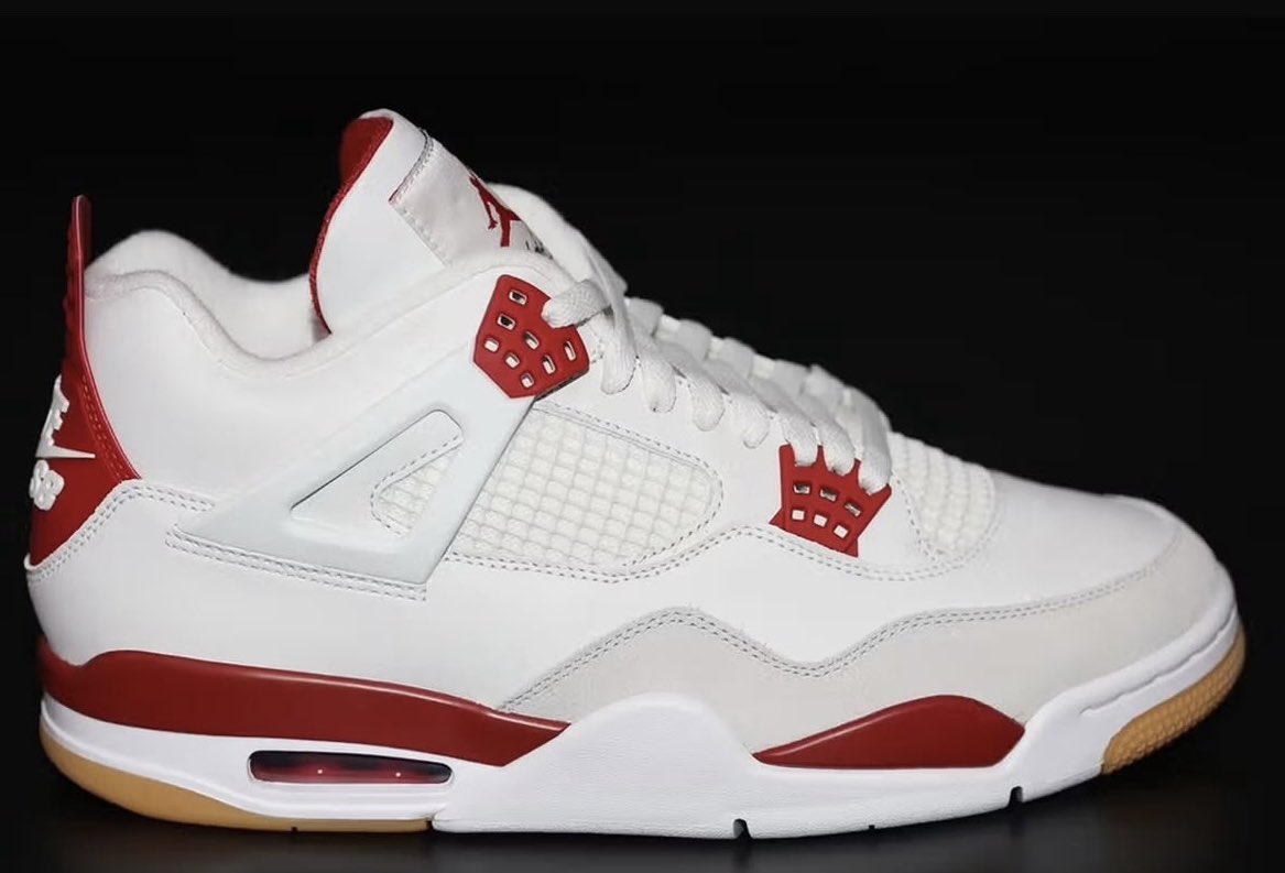 sneakerfreaks01's tweet photo. Detailed Look At The Nike SB x Air Jordan
4 "Varsity Red" Friends &amp; Family

#airjordan4 #AirJordan #jordan4 #sneakers https://t.co/uVVVqLBZTI