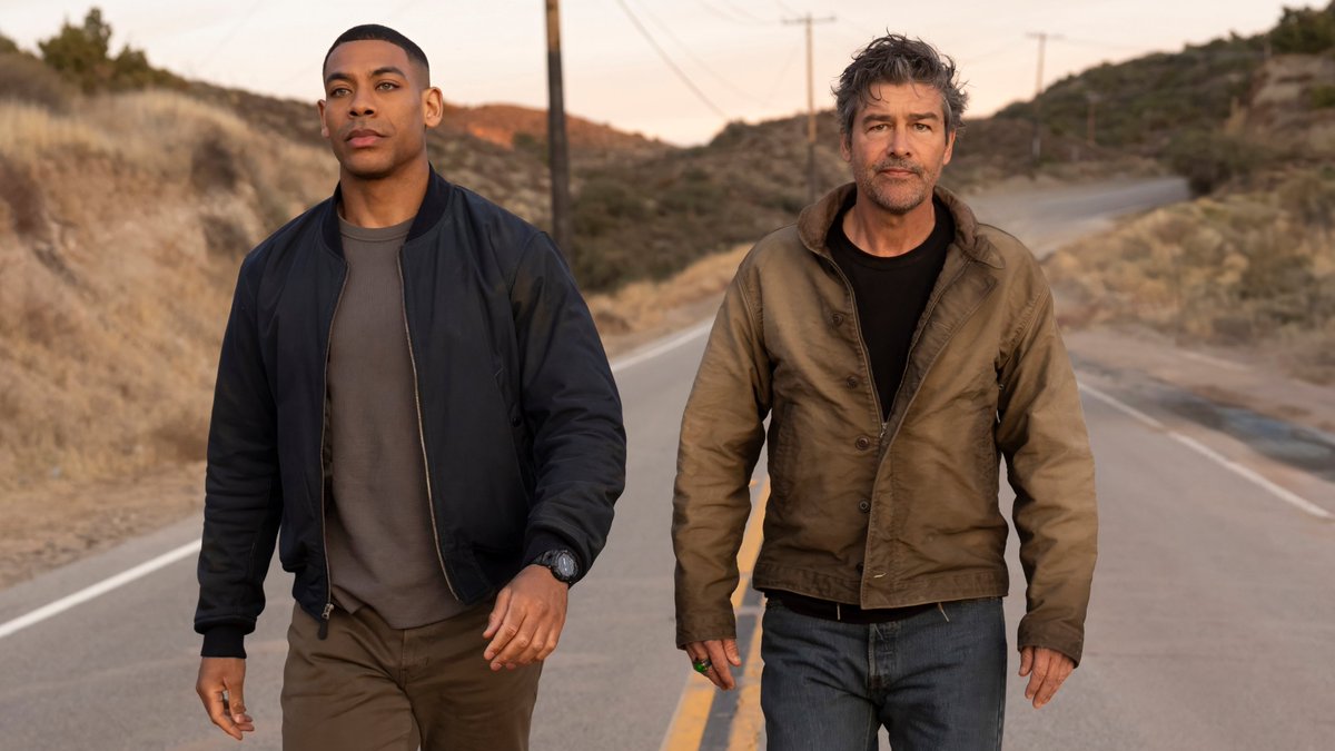 Kyle Chandler is Hal Jordan. Aaron Pierre is John Stewart. 

#Lanterns, the new HBO Original Series from DC Studios, is now in production.