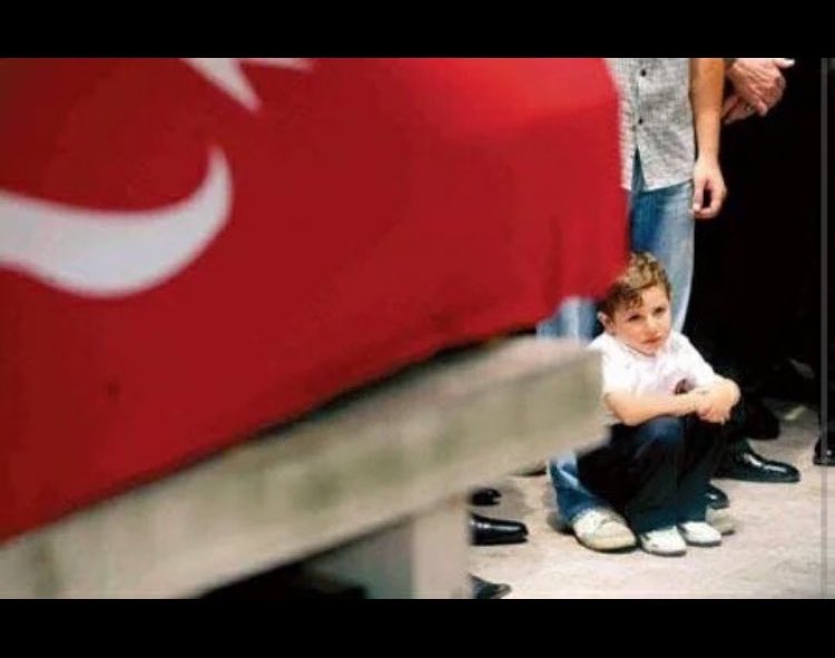 Abdullah Öcalan ‘a ve Sürece destek verenler şehit çocuklarının göz yaşlarında boğulun, Allah belanızı versin. 

#SüreciBaltalayacağız