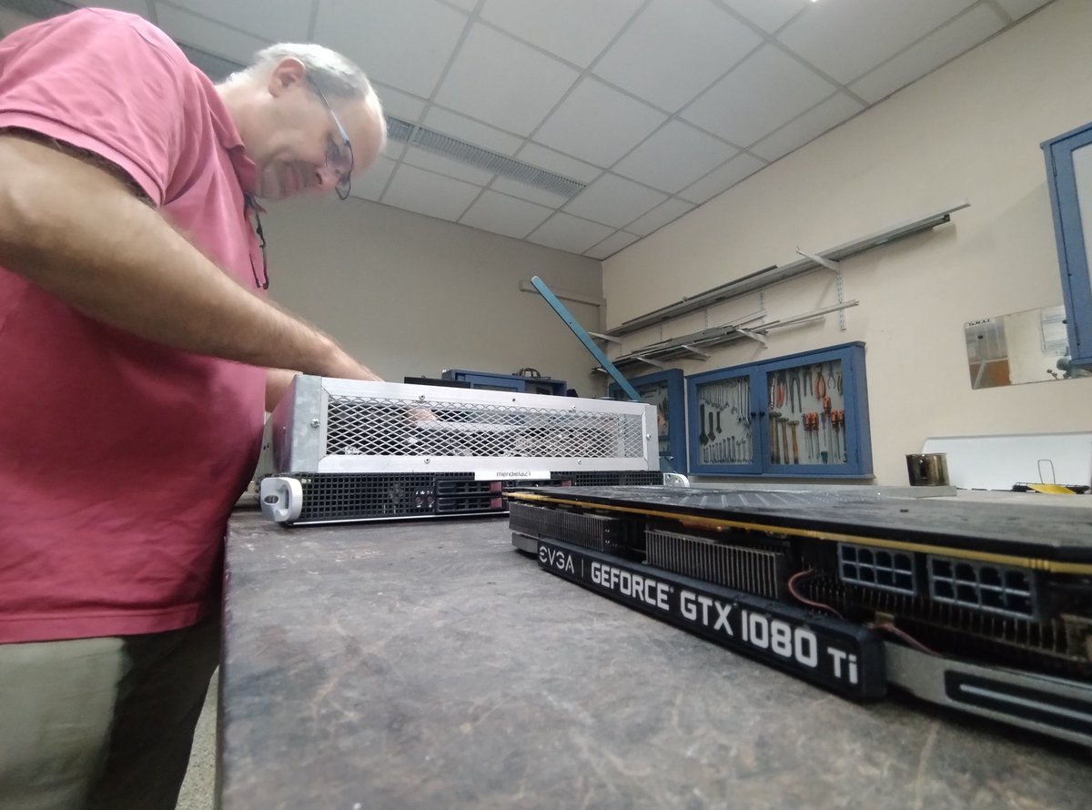 nwolovick's tweet image. Fin de Nabu2.
Vuelve mendieta21 @Ccad_SupercUnc
Las GTX 1080Ti estaban viejas, las reemplazamos por @NVIDIADC A30 y se suma un nodo más a #MendietaF2.

Las 1080 van a la PSI @unc_cordoba para correr @Microsoft #Phi4.

En las fotos: Ale y Luis, dos indispensables.