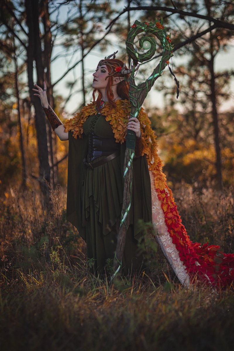 A pillar to her people 🌸🍃 I just love Keyleth a whole lot. I can’t wait to finally finish her cosplay this year 🫶

📸 @operationshutter 
🍁 Cosplay by me
Character created by @marisha_ray on @critical_role 

#criticalrole #criticalrolecosplay