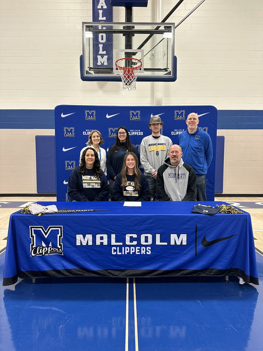 IT’S OFFICIAL✍🏼✍🏼

So excited to have Jenna join us this fall!! The volleyball team wishes you a great rest of your senior year and we will see you soon!!💛💙 #GOLANCERS
