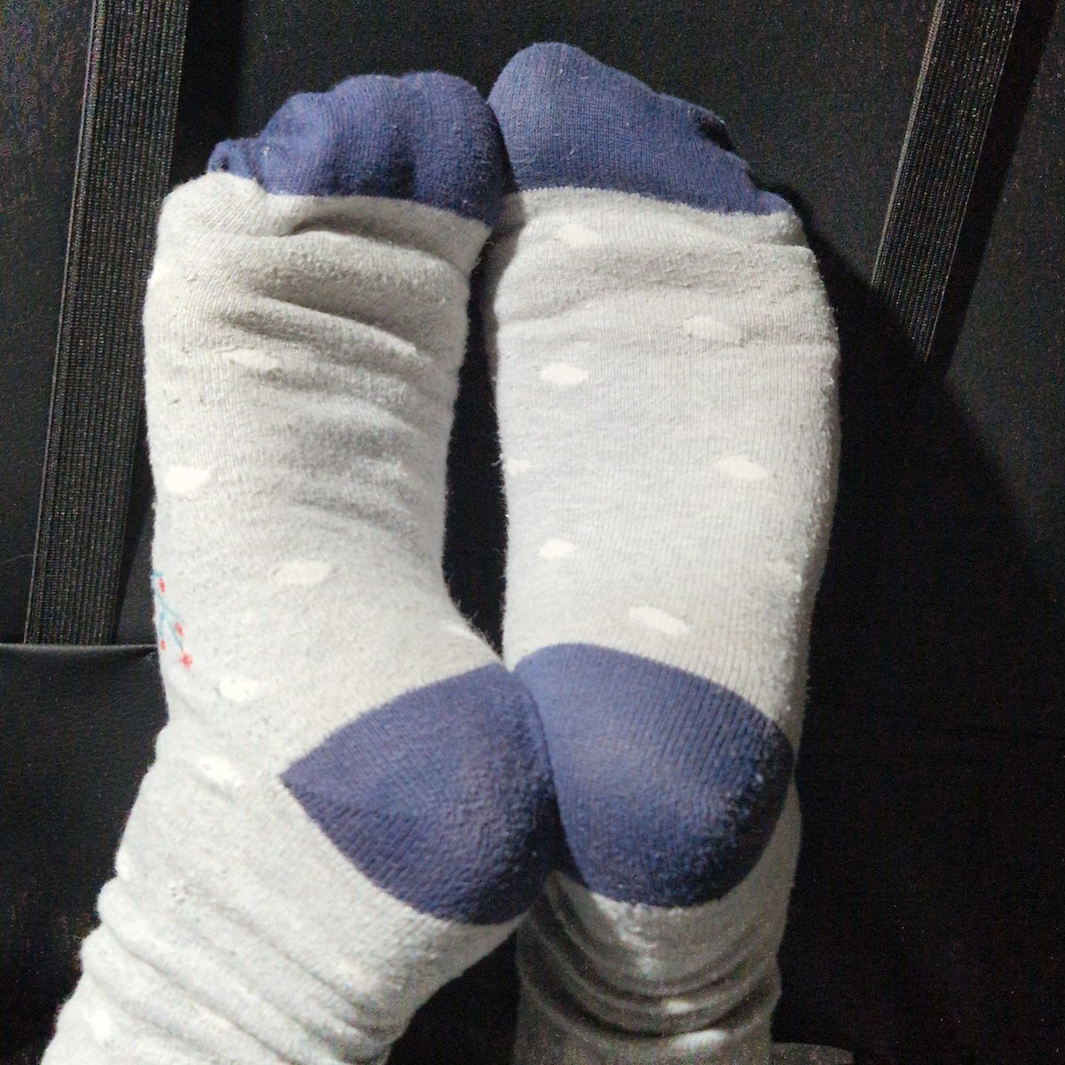 sleepy_feet98's tweet image. Socks on, or socks off? 😏
#feet #socks #socksoff #malefeet #barefeet #soles