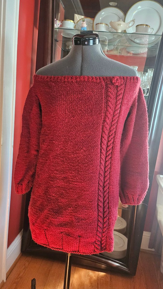 Stebunny17's tweet image. I don't think I posted a proper picture but I knitted Yor's sweater 2 years ago ๐ฉท
