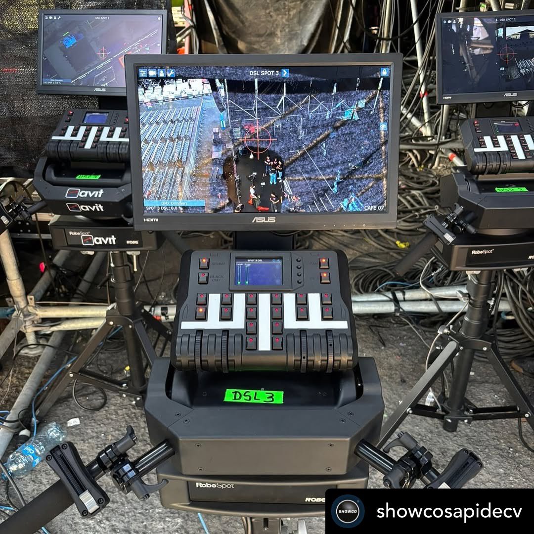 Robelighting's tweet photo. Followspot station ready on a #TechThursday at the Feria Estatal de León in Guanajuato, Mexico, with AVIT Servicios Integrales & Showco SAPI de CV. using @Robelighting #RoboSpot systems with #FORTE luminaires.
#robelighting #avitmx #showco #feriadeleón #lightingtech #techlife https://t.co/aN46o3pXjg