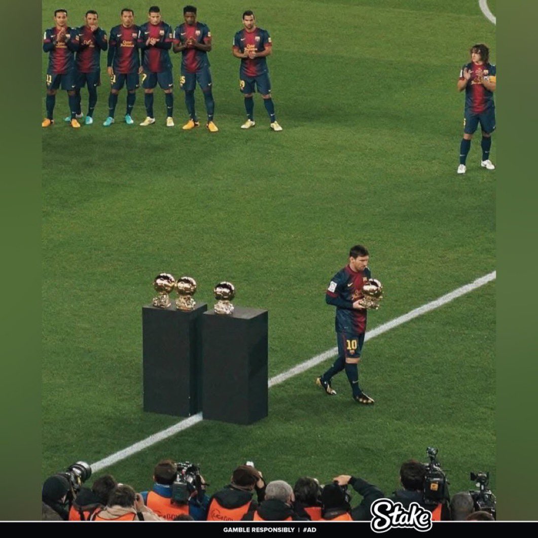 Messi con 24 años enseñando su 4 balón de oro.