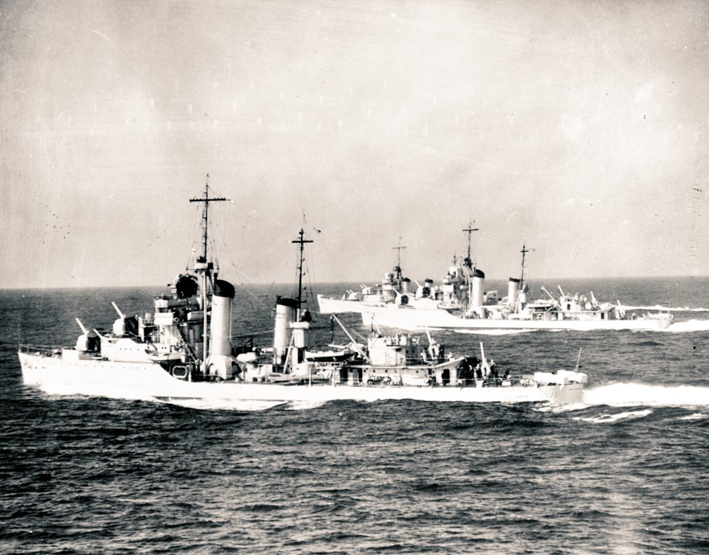 FlMichele69's tweet photo. Destroyers
#USSConyngham DD371 (1936-1945)
Mahan Class
#USSReid DD369 (1936-1945)
Mahan Class
#USSClark DD361 (1936-1945)
Porter Class
π· later 1930s
@USNavy πΊπΈ https://t.co/4nDGvUc75z