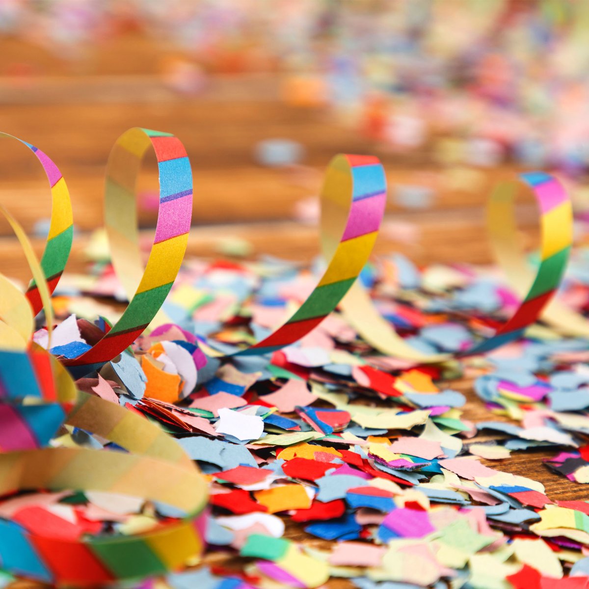 Bunte Kostüme, Konfetti, Luftschlangen und natürlich Krapfen bis zum Geht-nicht-mehr! Lasst uns gebührend die fünfte Jahreszeit feiern!
#fasching #helau #alaaf #kostüme #krapfen #roosgmbh