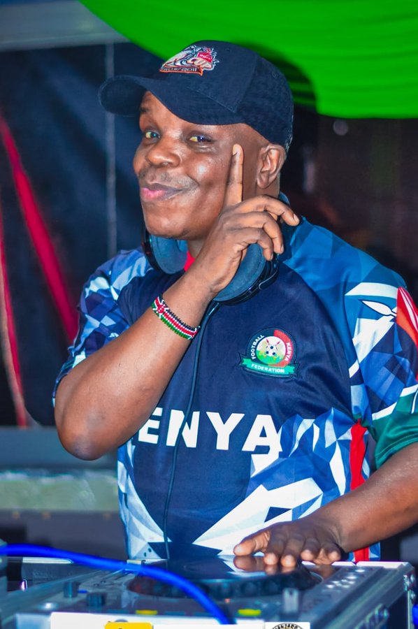 Ghetto Radio (@ghettoradio895) on Twitter photo Leo <a href="/CharraDeejay/">Deejay Charra</a> is bringing the heat🔥
#JAHMROCKDOBA from 8pm....the best vibes and top tunes to kick off your evening! Tune in NOW ! Enjoy the vibes with Leo <a href="/CharraDeejay/">Deejay Charra</a> is bringing the heat🔥
#JAHMROCKDOBA from 8pm....the best vibes and top tunes to kick off your evening! Tune in NOW ! Enjoy the vibes with