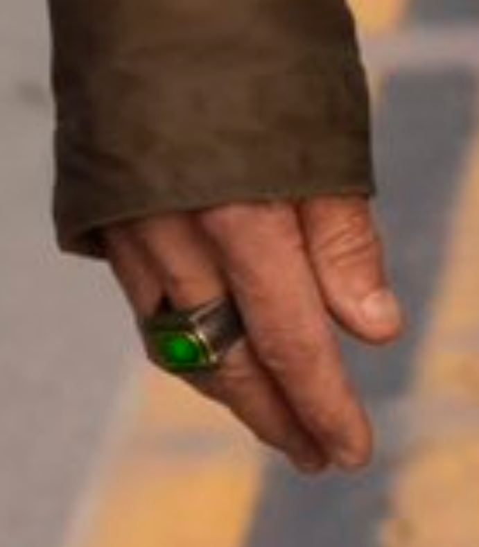 DCUExperience's tweet image. Hal Jordan has a very different ring from Guy Gardner's and I absolutely love it. Looks like something he could wear in public all the time without drawing much attention. Goes great with his style as well!