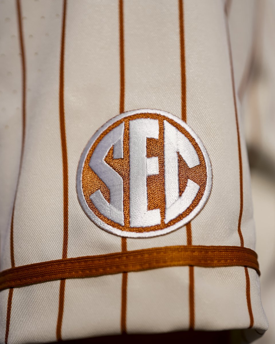 they're here and they're perfect 😍🤘

#HookEm