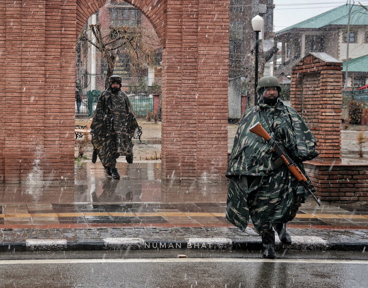 Srinagar and other areas of Kashmir received heavy rain and snowfall on February 27, 2025. Photos by Numan Bhat

#kashmir #srinagar #Snowfall #WinterMagic #FunInSnow #ExploreKashmir #TravelKashmir #SnowySlopes #NatureLovers #TheFreelancers