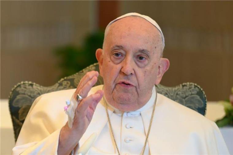 Papa Francis amefariki juzi, jumanne ya Tarehe  25 mwezi wa pili, 2025 lakini Vatican hawataki kutangaza na wataendelea kuficha. Na watatangaza rasmi Tarehe 3 mwezi wa 3 mwaka 2025. Nostradamus alishatabiri tangu mwaka 1980.
