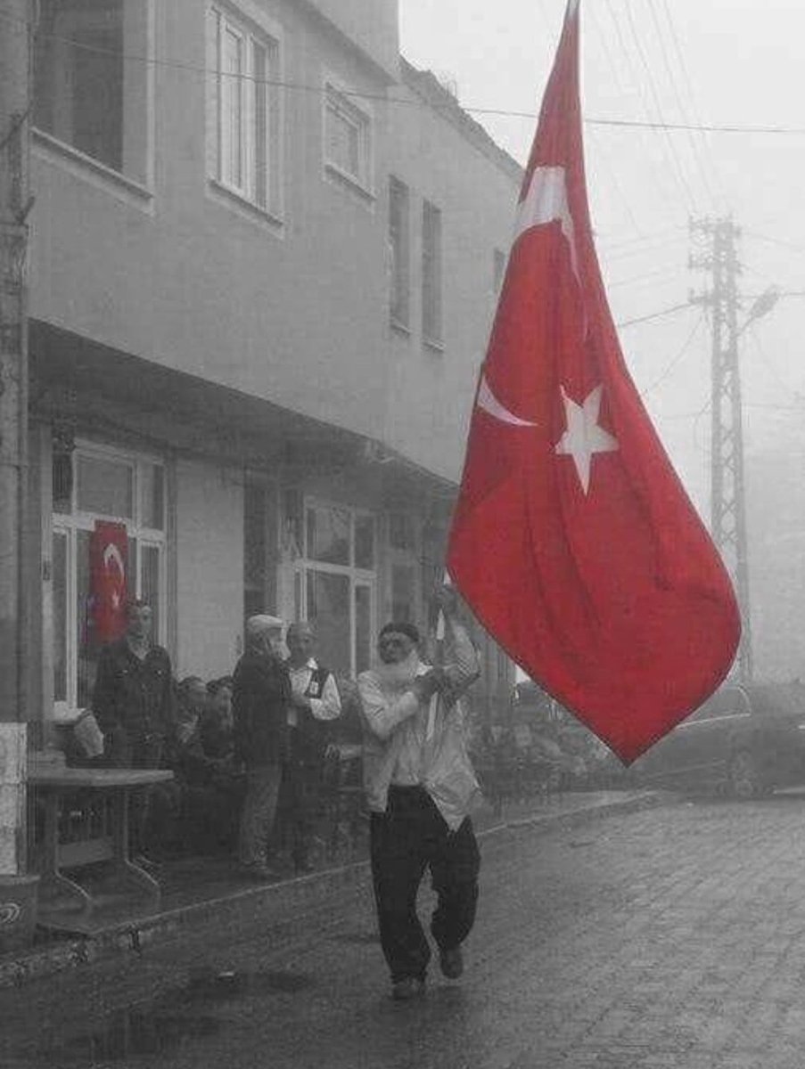 Senin bir izzetin vardır; medet ummazsın alçaktan.