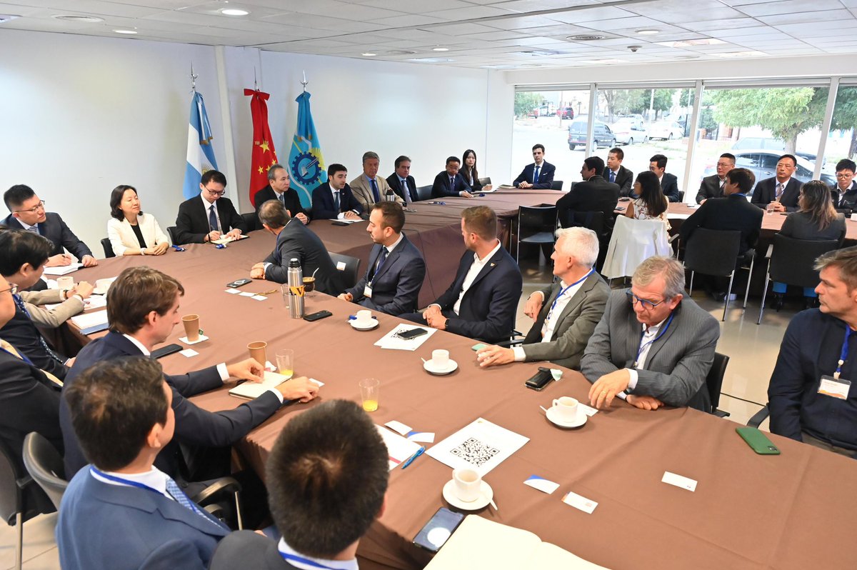 UNA PROVINCIA ABIERTA AL MUNDO Y PROTAGONISTA EN LA ARGENTINA DEL FUTURO

Recibimos al embajador de la República Popular China, S.E Wang Wei, y a su comitiva integrada por funcionarios, empresarios e inversores chinos, que vienen llevando adelante una intensa agenda comercial en