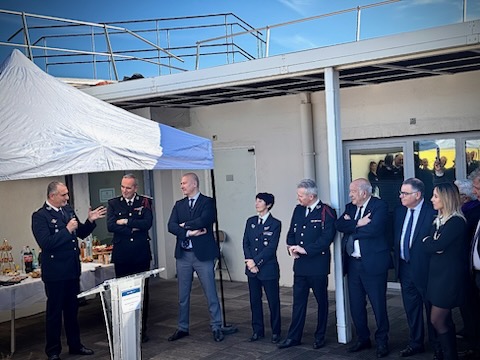 Cérémonie émouvante aujourd'hui pour le départ à la retraite Jean Gazan, Commissaire-Divisionnaire et Directeur Départemental Adjoint de la #PAF. En présence de nombreuses personnalités et du Maire <a href="/yvesjuhel/">Yves Juhel</a>, qui lui a remis une céramique de Saint-Michel.