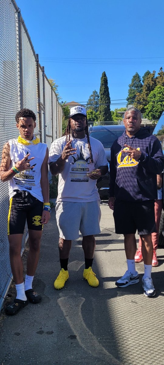 GlennLyles_Sir's tweet image. Glenn LylesJr,  MarshawnLynch, Marcus Okeith, Glenn Lyles Jr at beastmode camp in Oakland.@fam1stfam @BeastmodeBrand_ @MarshawnLynchBM @MarcusOkeith  #Teambeastmode
