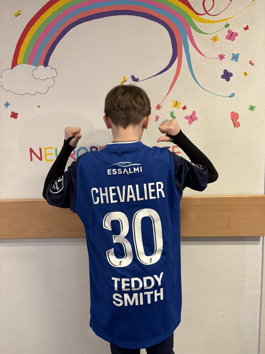 ❤️🤍 <a href="/losclive/">LOSC</a> ❤️🤍 Aujourd’hui, Milan, enfant suivi régulièrement à l’hôpital a reçu un des maillots porté par Lucas Chevalier lors d’un match via une association! Il était super heureux car Lucas est vraiment son joueur préféré! Possible de faire quelque chose pour lui?🥰🙏🏼