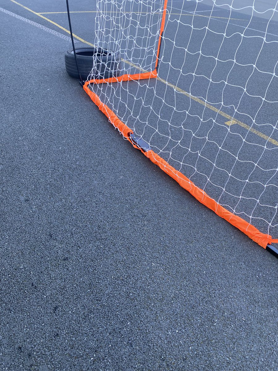 Colmers_FarmPS's tweet image. We're having a brilliant time at the Year 5/6 Hockey tournament with the @norton_kings sports association! 🤩🏑#gettingactive