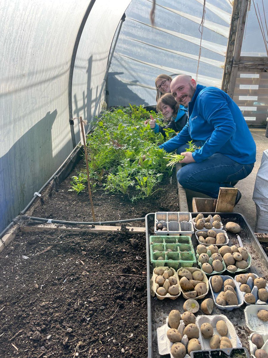 Day 4 of <a href="/CanadoreCollege/">Canadore College</a> <a href="/georgiancollege/">Georgian College</a> <a href="/GSO_ECM/">Global Skills Opp. / Exp. compétences mondiales</a> visit to <a href="/atusligo_ie/">ATU Sligo</a> included a trip to <a href="/CranmoreCoop/">Cranmore Coop</a> where the group tended to the fruit and vegetable beds and baked their own 🍕. #ATUGlobal