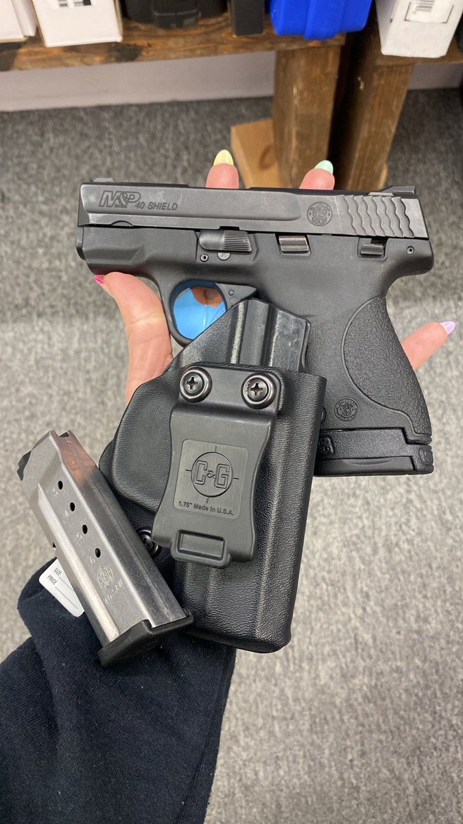 Used smith and Wesson shield
-40s&amp;w
-extended and flush fit mag
-holster 
-manual safety
$200 cash price 3% more card