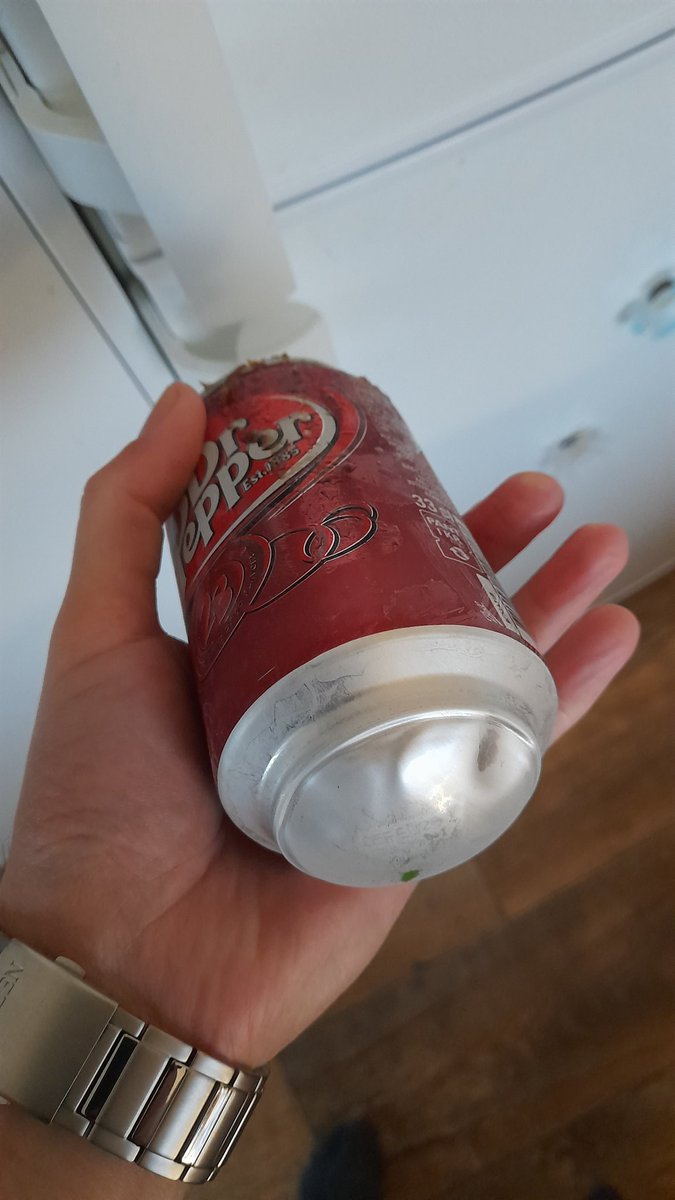 SwedishGamester's tweet image. #NoteToSelf: Never ever ever put a can of delicious refreshing #DrPepper in the #freezer and forget about it! 🥺