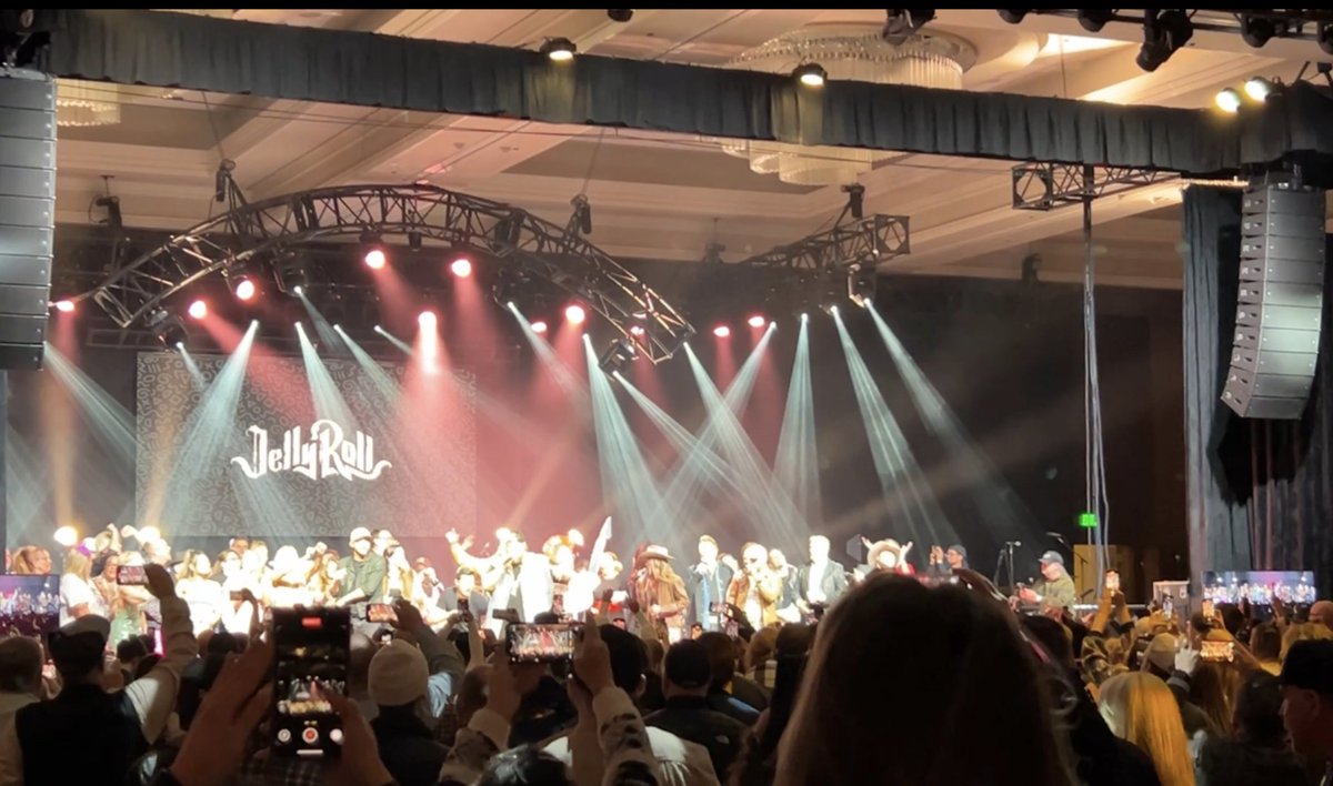 RadioFXApp tweet media