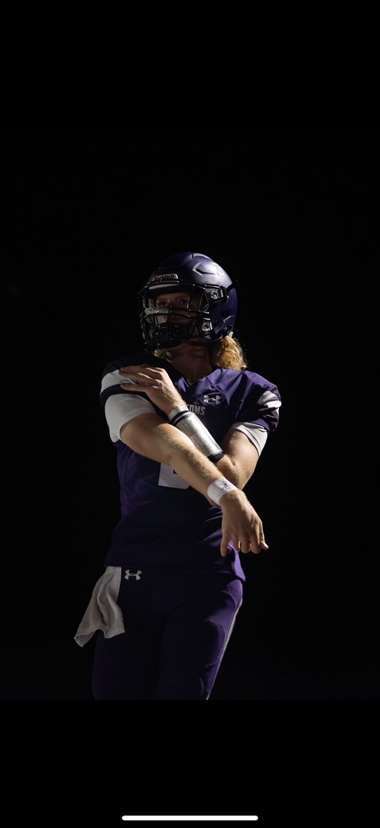 Anyone still recruiting 25s
QB 6’1 185