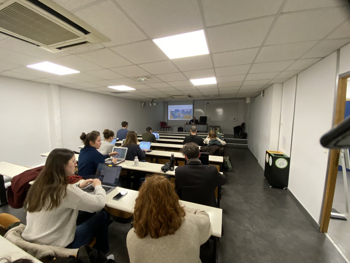 Un grand merci au Professeur Georges-Henri Soutou pour son intervention à l’#IPAG de Paris. Son analyse éclairée sur la grande rupture géopolitique de 1989 à 2022 a offert à nos étudiants un éclairage essentiel sur les dynamiques internationales contemporaines. #ConfAssas