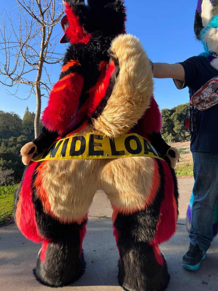 Happy almost late #ThickThursday!

My friend <a href="/BlubberButtWolf/">Zaruza Xen & Basil 🔜 MP</a> got me this compliant sign as a gifttt!!!

Da creature <a href="/DJ_Whole_Milk2/">DJ Whole Milk 🔜 AC</a> holding da tail to see the sign lmao