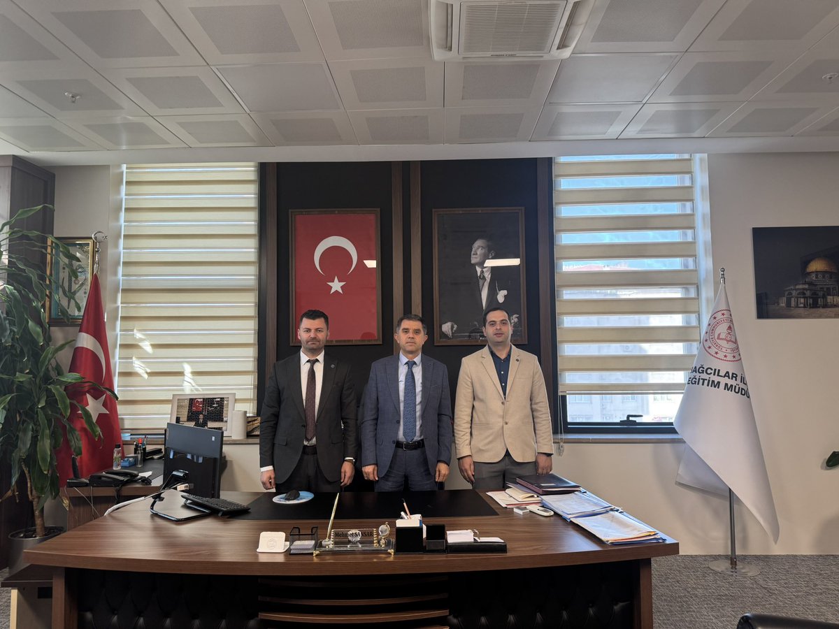 Hürriyetçi Eğitim Sen İstanbul 3 Nolu Şubemize bağlı Bağcılar ilçemizde yakın zamanda yapılacak olan maaş promosyonu ihalesinde eğitim çalışanlarımızın menfaati doğrultusundaki şartlarımızı İlçe Milli Eğitim Müdürümüz Sayın Mehmet SANSAR’a sunduk. 
Promosyon ihalesinde bulunarak