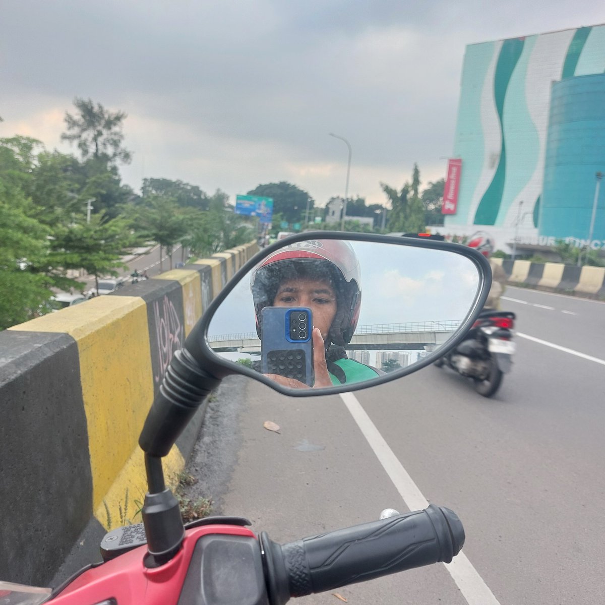 Tolong aku Tuhan , aku lagi butuh bantuan