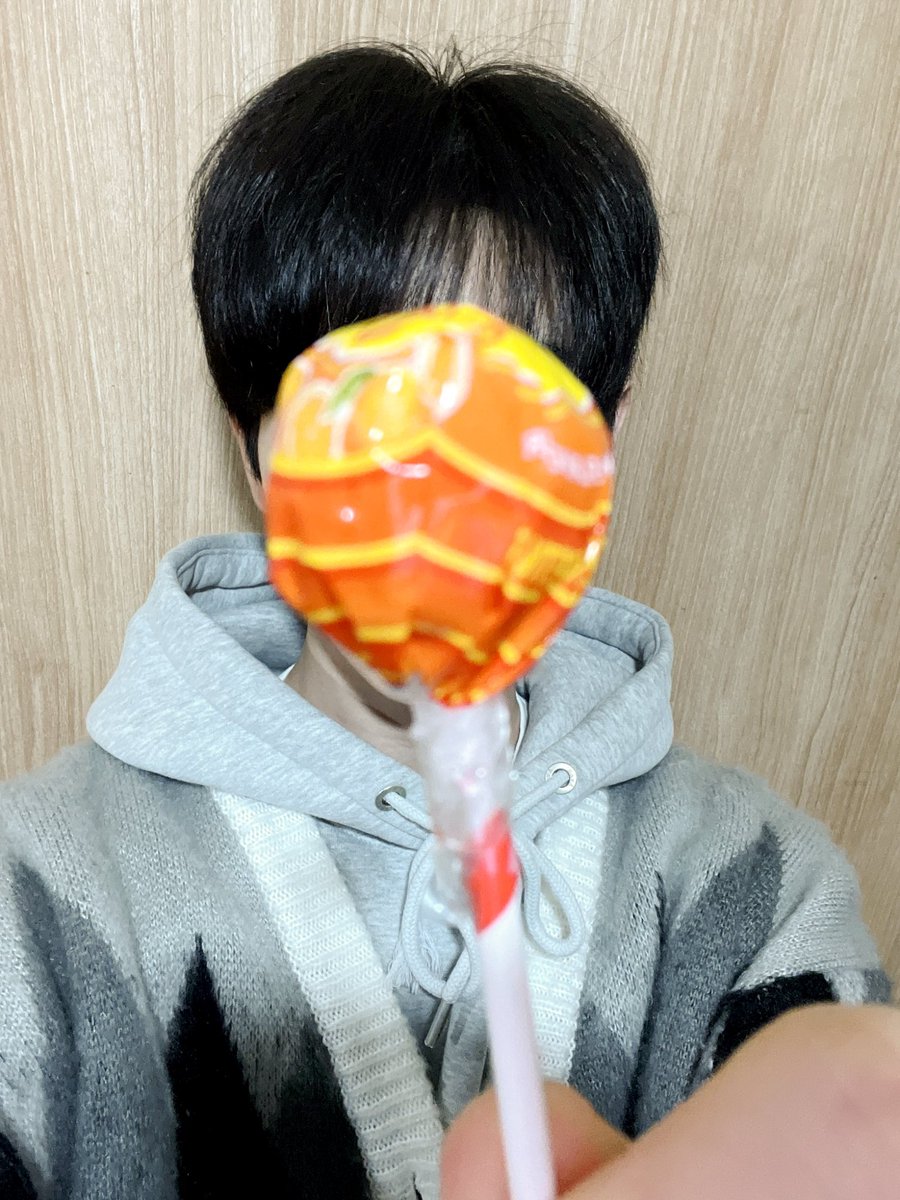 DRIPPIN's tweet photo. [📷] 해피 화이트데이🍭

🍊+🍇=🍀🐩🐺💜

#DRIPPIN #드리핀
#WhiteDay https://t.co/LMZazFdgER