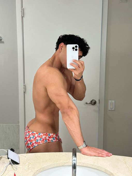 Watch Rene Gonzalez Byken's leaked NSFW photo on TwXstars