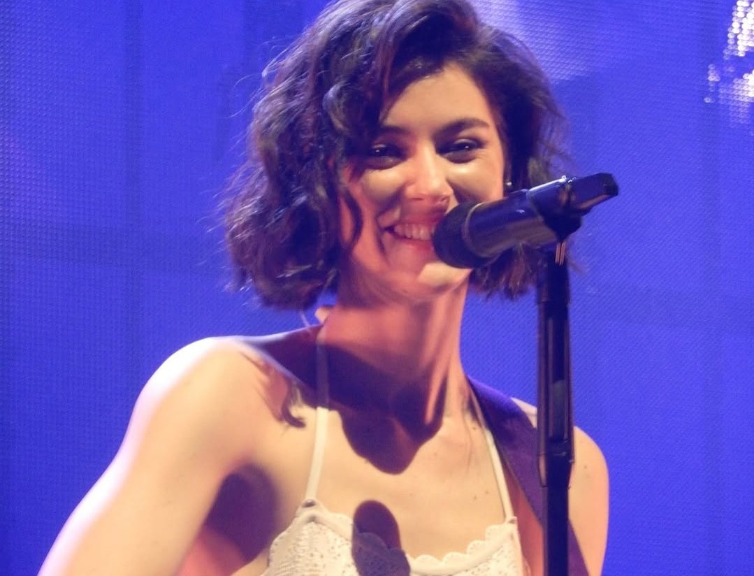 ᎪᏴᏆᎬᎡͲᎪ ᏴႮ́ՏϘႮᎬᎠᎪ ᎠᎬ 

FC: Paul Mescal
• ᴘᴏsɪʙʟᴇ ɪɴᴛᴇʀᴇ́s ʀᴏᴍᴀ́ɴᴛɪᴄᴏ ᴅᴇ ᴇᴠɪᴇ 
• ᴛʀᴀᴍᴀ : ᴀ ᴄᴏɴsᴛʀᴜɪʀ ʙᴀᴊᴏ ᴀᴄᴜᴇʀᴅᴏ. Muy iɴsᴘɪʀᴀᴅᴀ ᴇɴ ʟᴀ sᴇʀɪᴇ de  ᴛᴇᴇɴ ᴡᴏʟғ

↻ para difundir?
♡ para + info al dm! 

#FreeRol