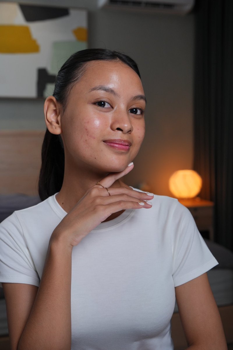 lookecosmetics's tweet image. ✨ Upgrade Your Inner Peace &amp;amp; Look ✨

Self-care is key buat glow up luar &amp;amp; dalam! 💖
Here’s Looké x Lacoco Bundle yang bakal bikin skincare &amp;amp; makeup lo makin on point! 💄✨ 

Yuk reply dibawah combo yang paling cocok! ⬇️