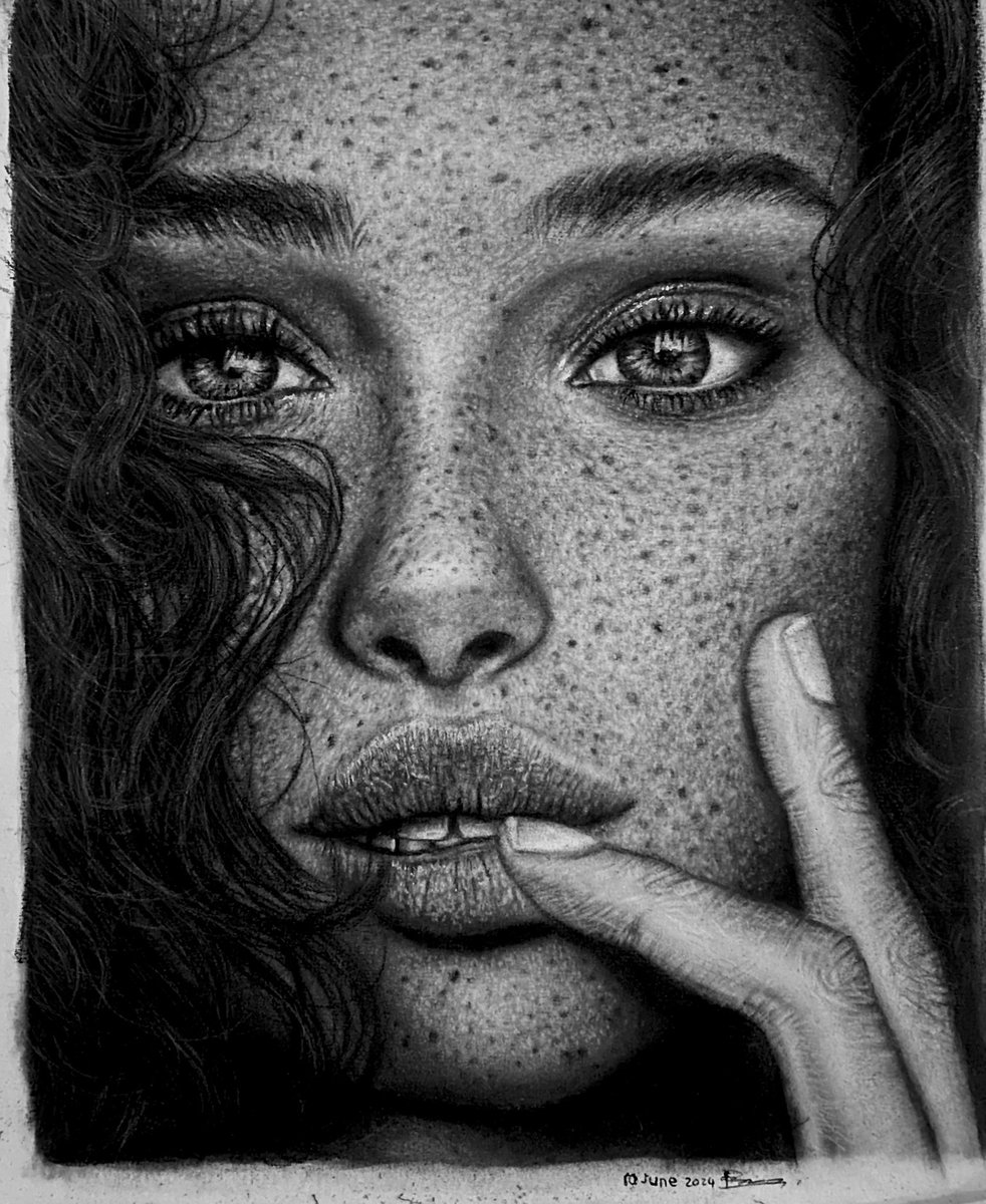 SSmitzh's tweet photo. Graphite pencils and charcoal on paper by me #pencildrawing #ArtistOnX #art #maxkybas #helevier #911onABC #ChampionsLeague #cryptocurrency #Ethereum #Schumer #MARK #TheFirstfruit #Trump #TrainHijack #EclipseLunar #LCDLFAlIStars #Rangers #Russian https://t.co/cprikEvMnJ