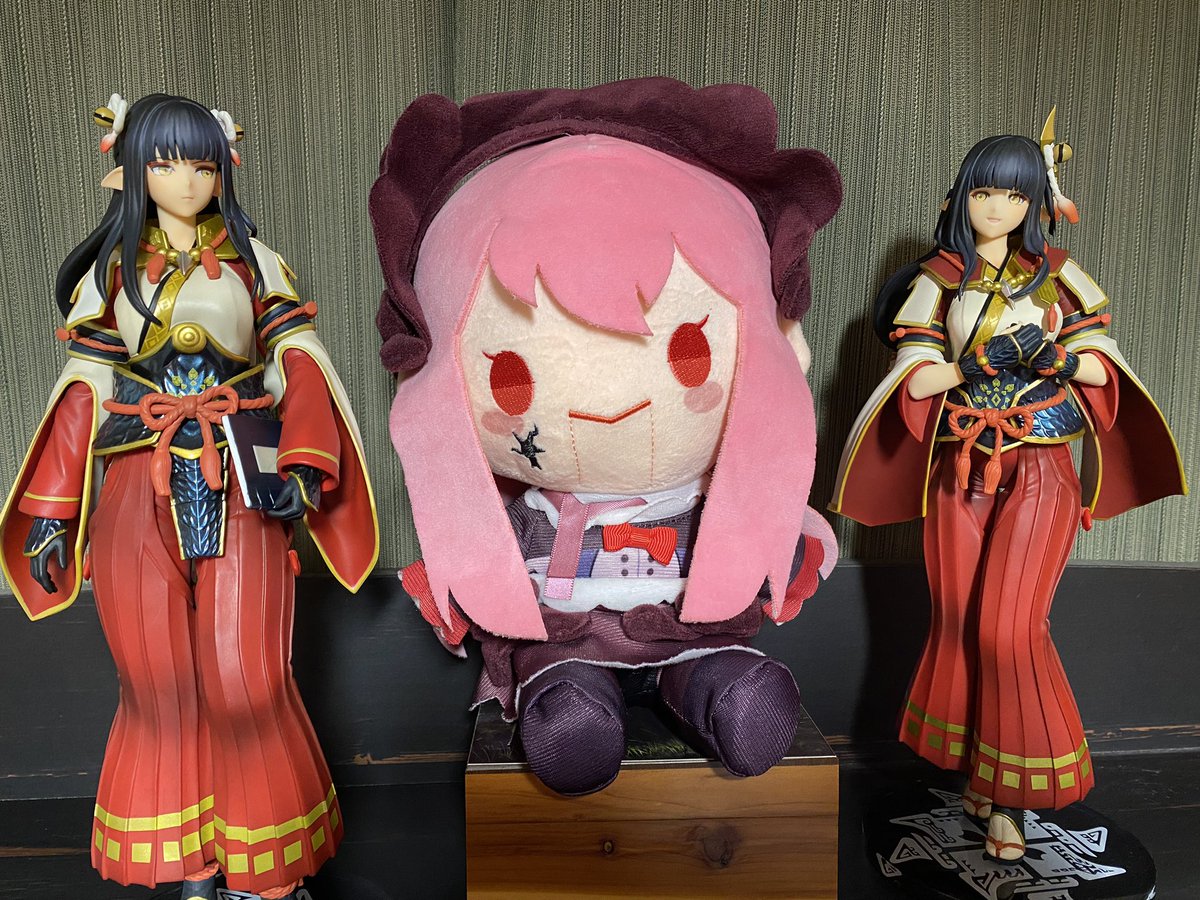 FoMothaRussia's tweet photo. JOWOL with MonHun babes #PorcelainPlushie https://t.co/rocLOS3vxK