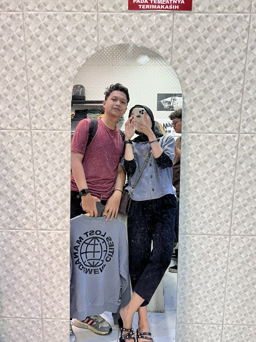 arrllinaa's tweet photo. lama ga mampir, nitip miror selfi kite yaw💓 https://t.co/wUAEZpjkqD