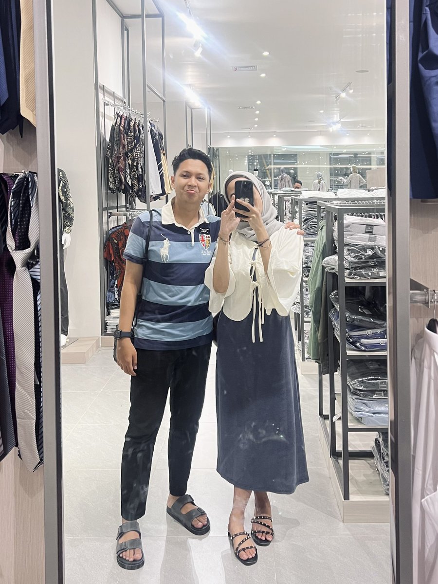 arrllinaa's tweet photo. lama ga mampir, nitip miror selfi kite yaw💓 https://t.co/wUAEZpjkqD
